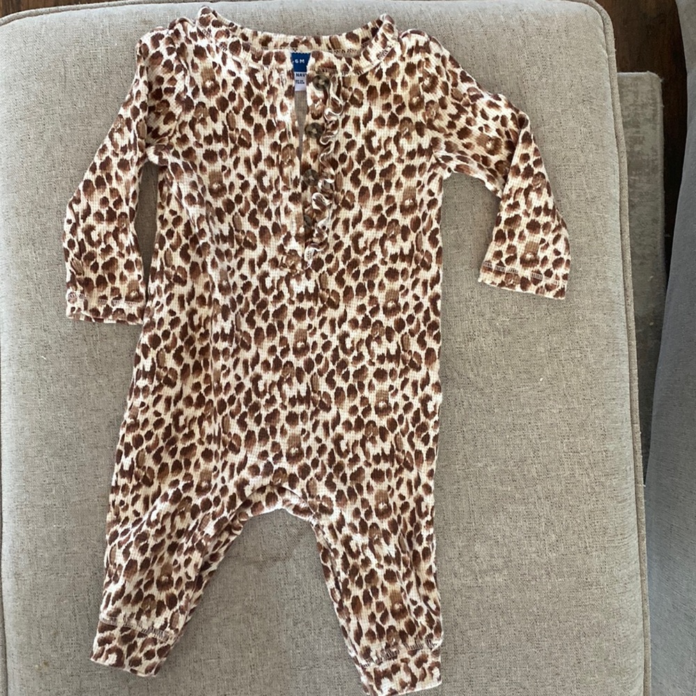Lepoard long sleeve & pant romper. Size 3-6 months. Great condition.